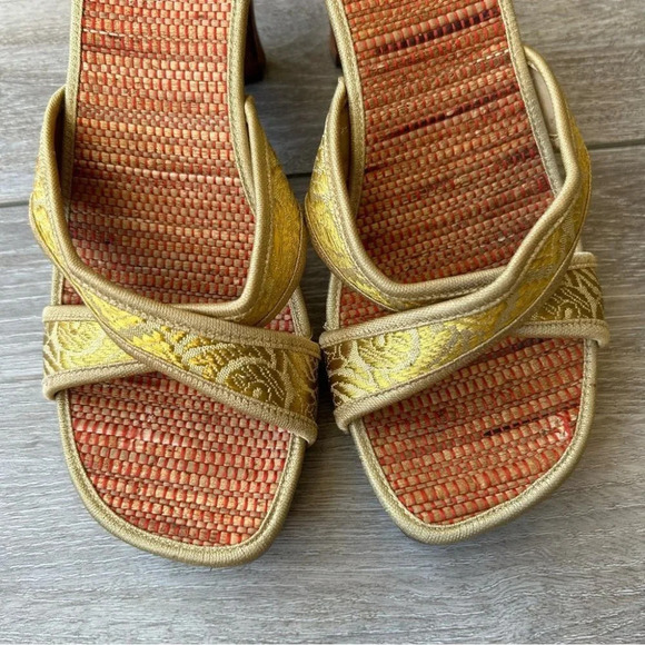 Vintage LM Gold Wooden Hand  Tooled Heel Slipper Sandals - Picture 4 of 14